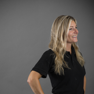 Anställd i svarta kläder, GLS