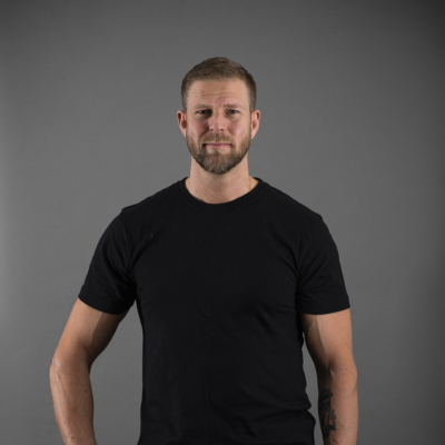 medarbetare i svarta kläder